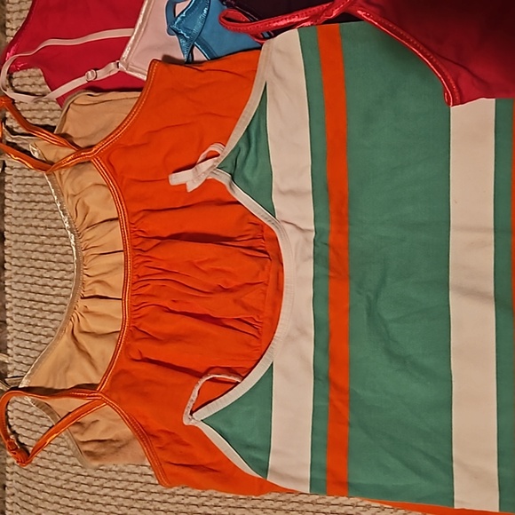 Womens bundle of camisoles and t-shirts - Picture 2 of 4